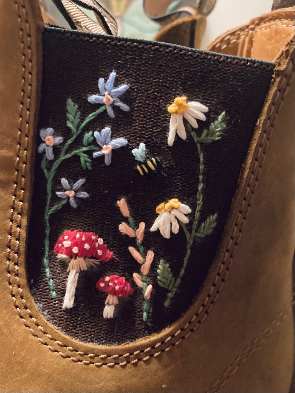 OOAK!! Embroidered Blundstone Boots Brown Leather women’s US size 9 EUC! - Picture 6 of 7